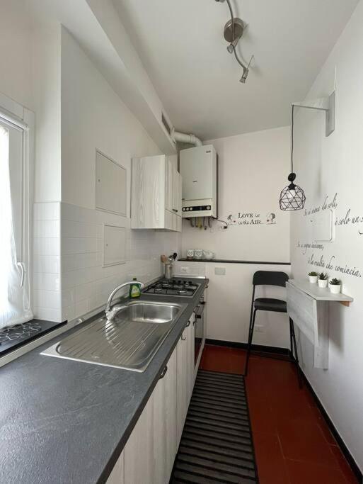 La Casa Del Mare Apartment Savona Luaran gambar
