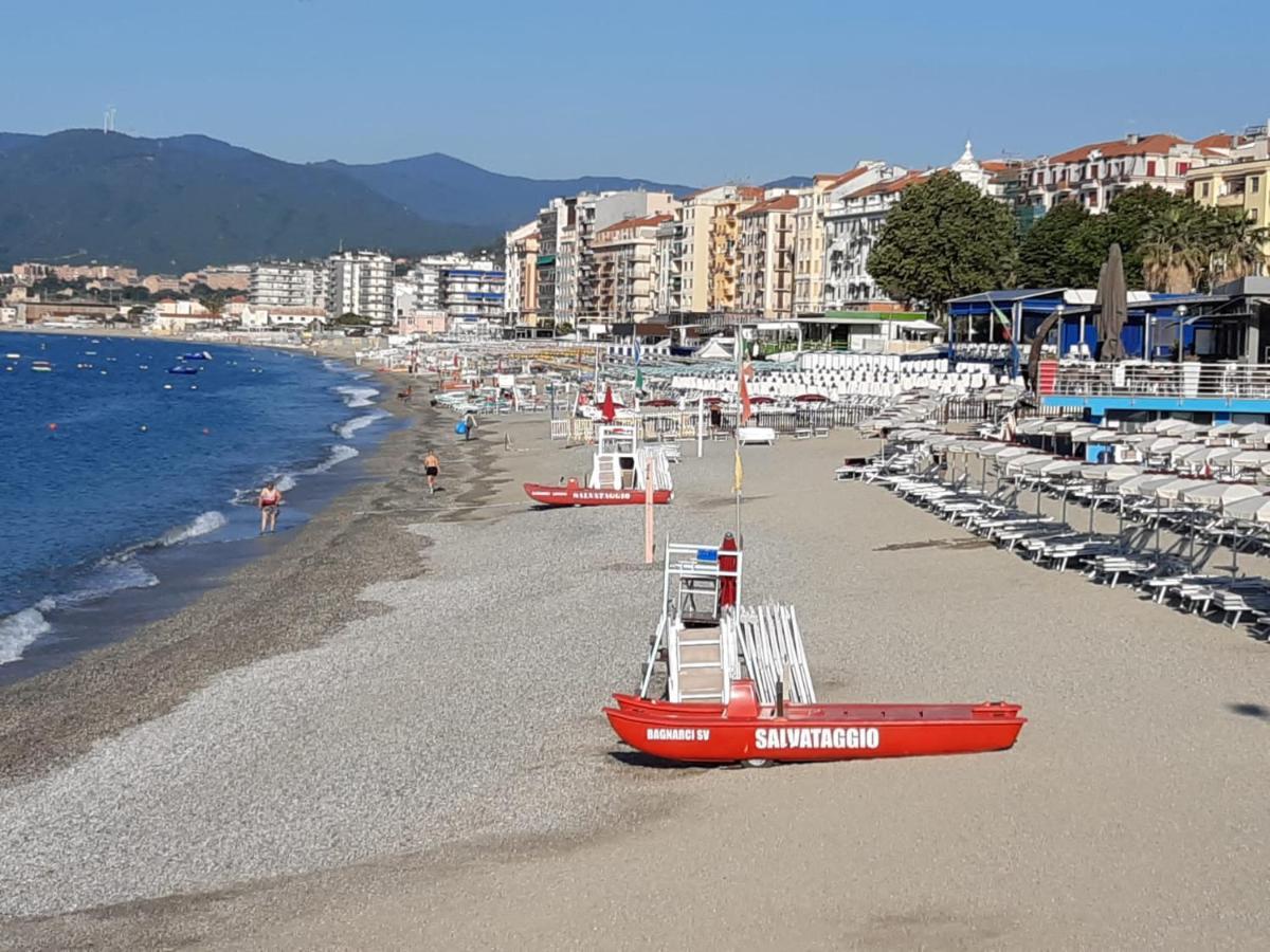 La Casa Del Mare Apartment Savona Luaran gambar